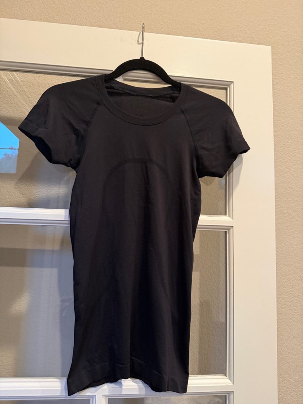 Lululemon swiftly tech short sleeve shirt in black, size 2